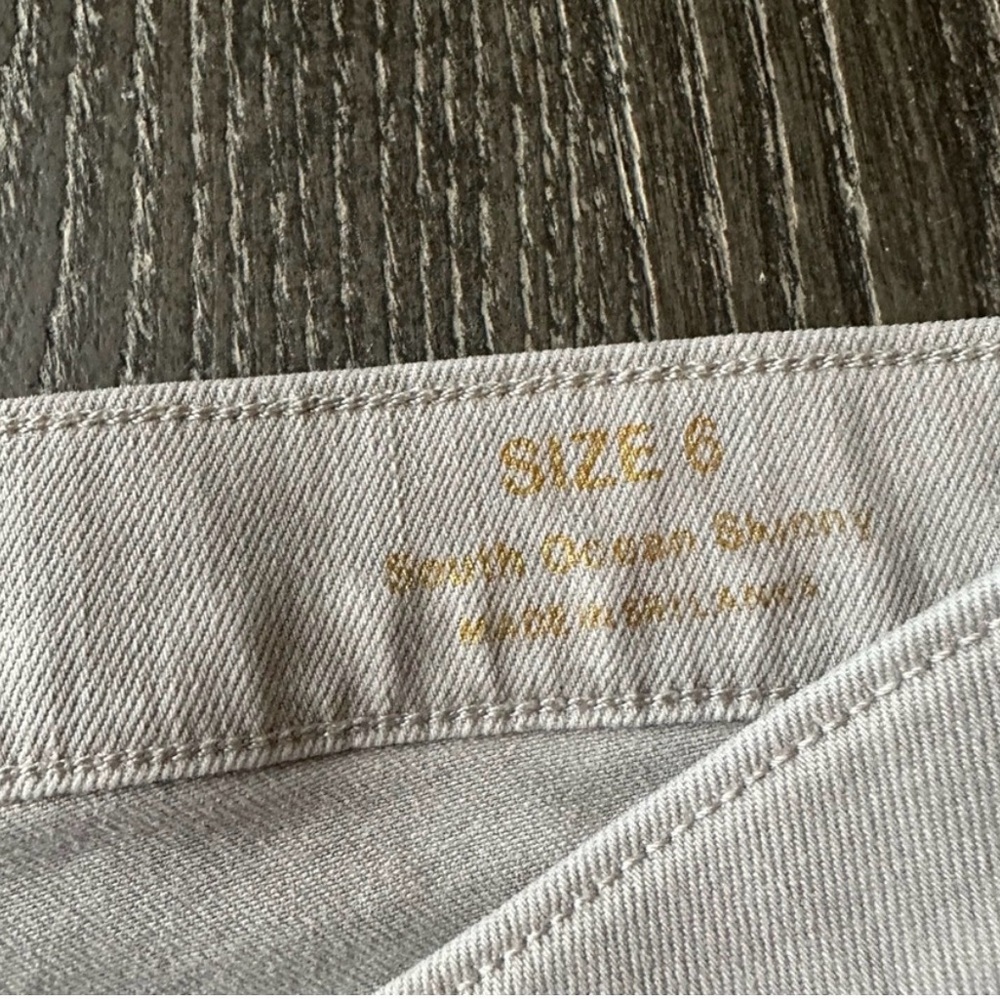 Lilly Pulitzer South Ocean Jeans in Light Gray - Picture 2 of 6